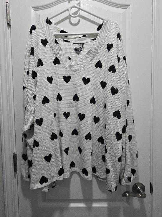 Lane Bryant Tops - Women’s White V-Neck Heart Print Top